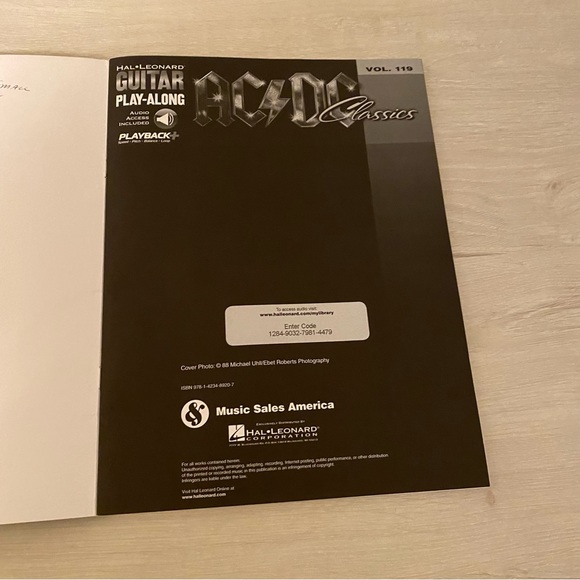 Hal Leonard ZZ Top (#99) & AC/DC (#119) Classics No CD Or Audio Included Good - Picture 8 of 11